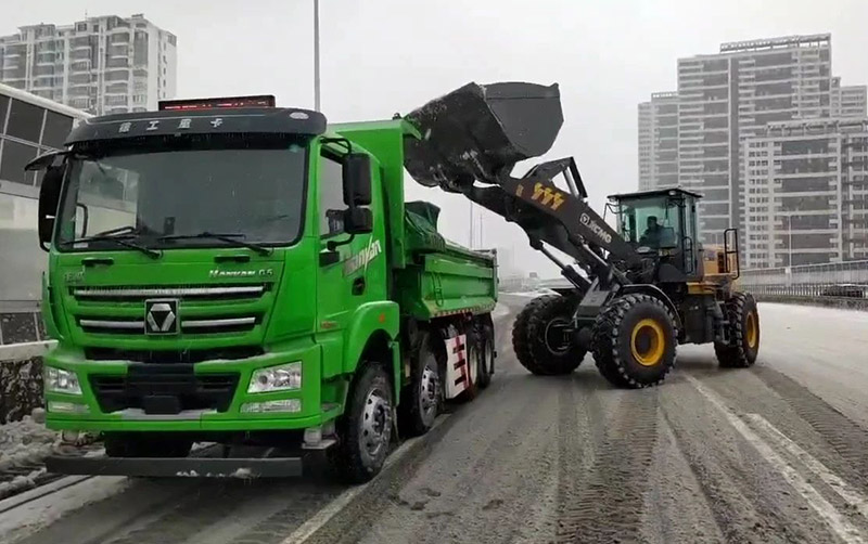 除雪保暢通，徐工汽車(chē)在行動(dòng)